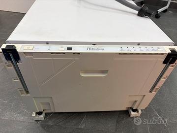 Lavastoviglie mai usata ellectrolux