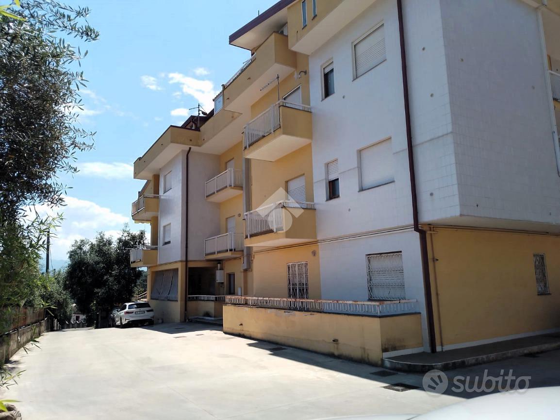 4 LOCALI A CASTROLIBERO - Vista 3