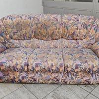 DIVANO TESSUTO CON INSERTI IN LEGNO MULTICOLORE