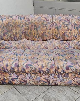 DIVANO TESSUTO CON INSERTI IN LEGNO MULTICOLORE