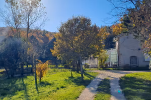 Casa indipendente ristrutturata con giardino