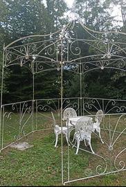 Gazebo in ferro battuto con set tavolino e 4 sedie