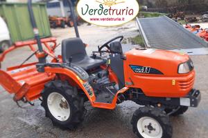 TRATTORE AGRICOLO