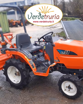 TRATTORE AGRICOLO