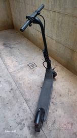 Monopattino Nine Bot Plus E2