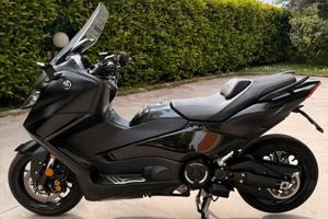 Tmax 560 tech max 2025