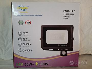 Faro led con sensore