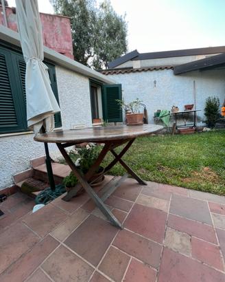 TAVOLO IN LEGNO E 4 SEDIE