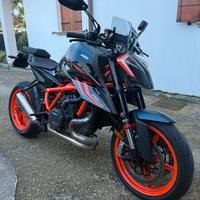 Super duke 1290 r
