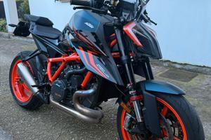 Super duke 1290 r