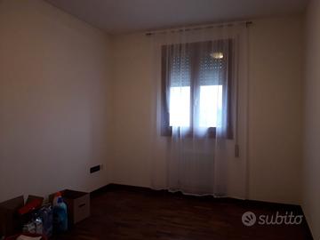 Stanza in appartamento uso magazzino/deposito