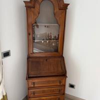 Vetrina con scrittoio