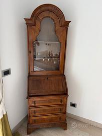 Vetrina con scrittoio