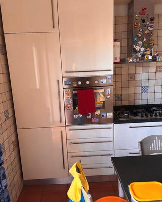 cucina completa di elettrodomestici 