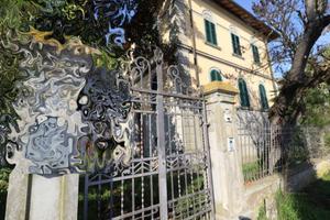 Villa di 340 m² con più di 5 locali e box auto dop