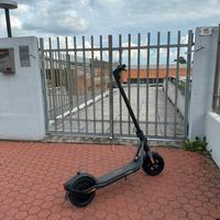 monopattino elettrico ninebot F2PRO