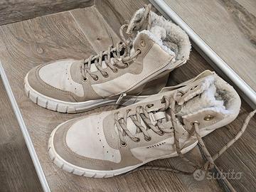 Sneakers alte o scarponi invernali