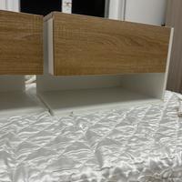 Comodini sospesi letto