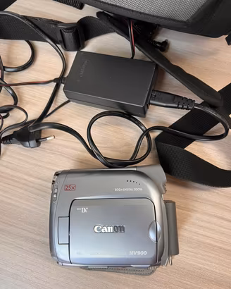 Videocamera Canon MV900