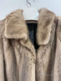 Pelliccia visone grigio brillante