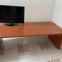 Scrivania in legno da ufficio
