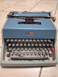 Macchina da scrivere vintage Olivetti