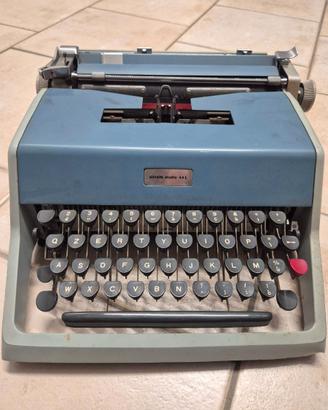 Macchina da scrivere vintage Olivetti