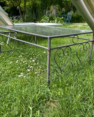 Tavolo in vetro da giardino