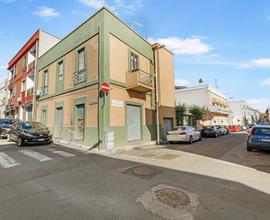 Semindipendente,trivano con cortile