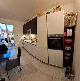 cucina  completa di elettrodomestici