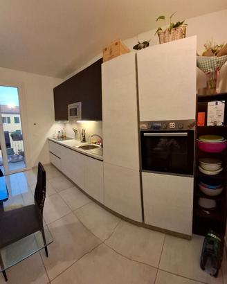 cucina  completa di elettrodomestici