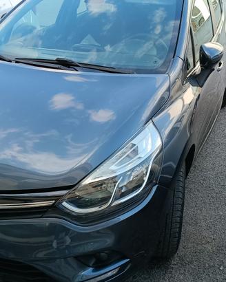 Renault Clio  1.2  75 CV