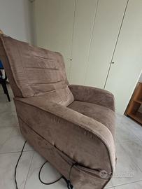 Poltrona reclinabile elettrica con ruote