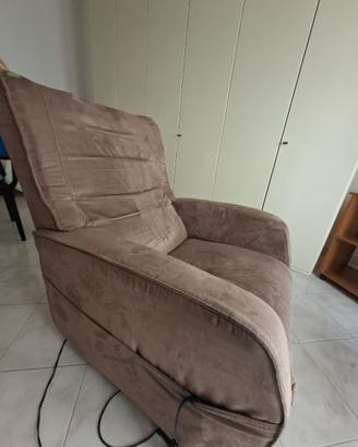Poltrona reclinabile elettrica con ruote