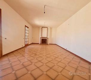 Luminoso esavani al centro di Sannicola