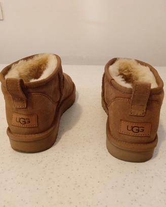 Scarponcini donna Marca UGG Modello Classico Ultra