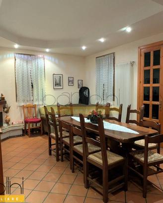 Villa di 340 m² con più di 5 locali e box auto dop