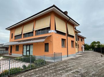 Bifamiliare con locale multiuso