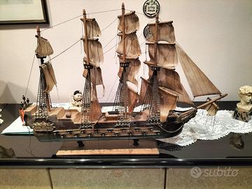 modellino galeone da guerra in legno