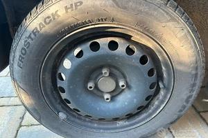 4 Gomme invernali 165/70 R14 Minerva con cerchi