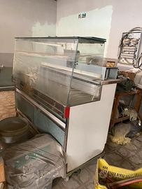 Attrezzatura di lavoro, vetrina frigo. per salumi.