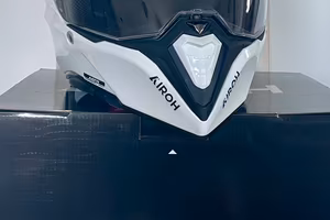 Casco AIROH Commander 2