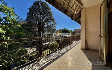 Bifamiliare indipendente su quattro lati in centro