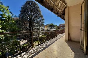 Bifamiliare indipendente su quattro lati in centro