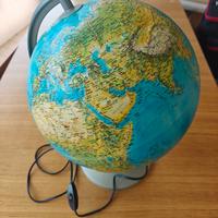 mappamondo con luce interna