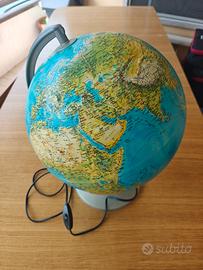 mappamondo con luce interna