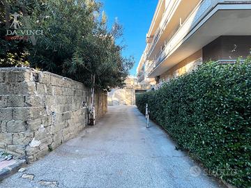 Colli Aminei - Box auto in parco