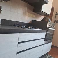 Cucina con elettrodomestici 3 metri