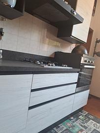 Cucina con elettrodomestici 3 metri