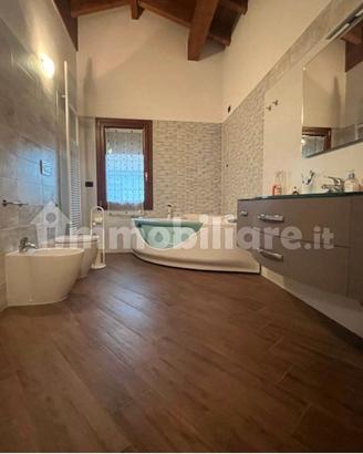 BAGNO COMPLETO CON VASCA IDROMASSAGGIO